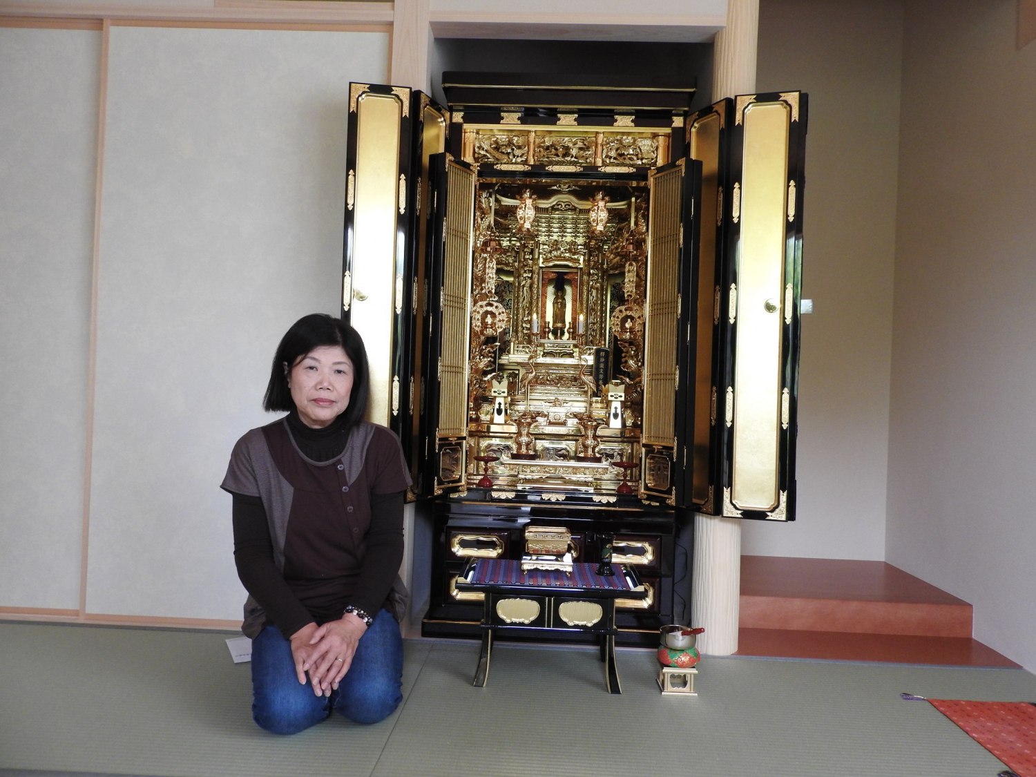麗光堂のお客様 仏壇修復完了後の記念写真 三重県での施工事例