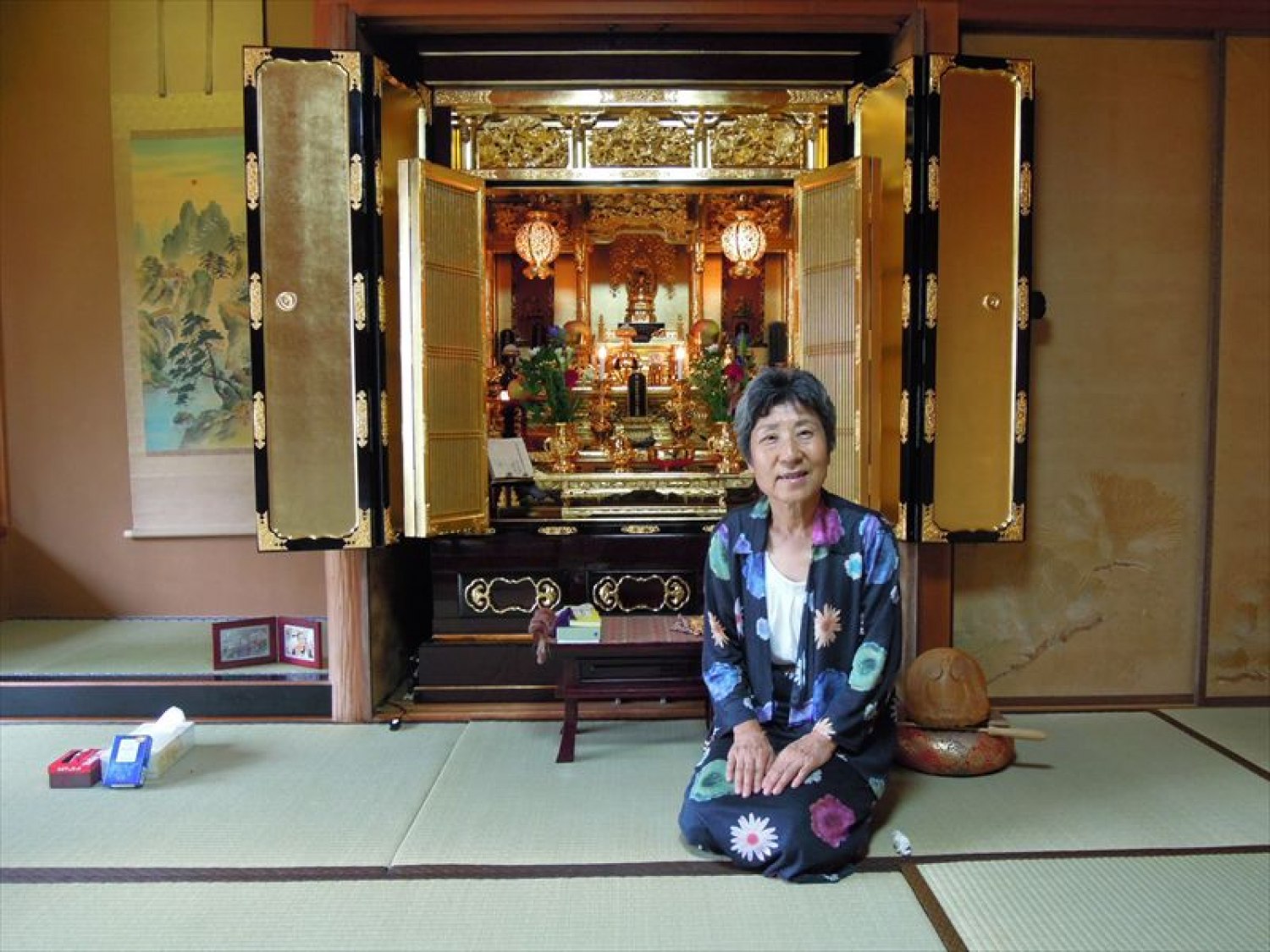 麗光堂のお客様 金仏壇の完全修復を終えた記念写真