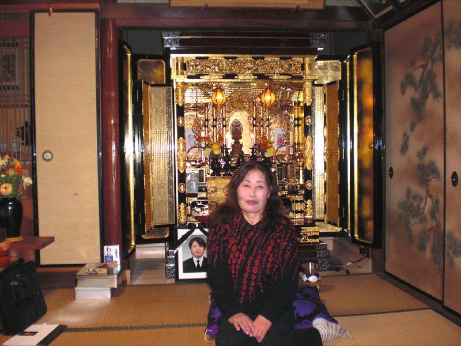 麗光堂のお客様 仏壇お洗濯で新品同様の輝きに感動の記念写真