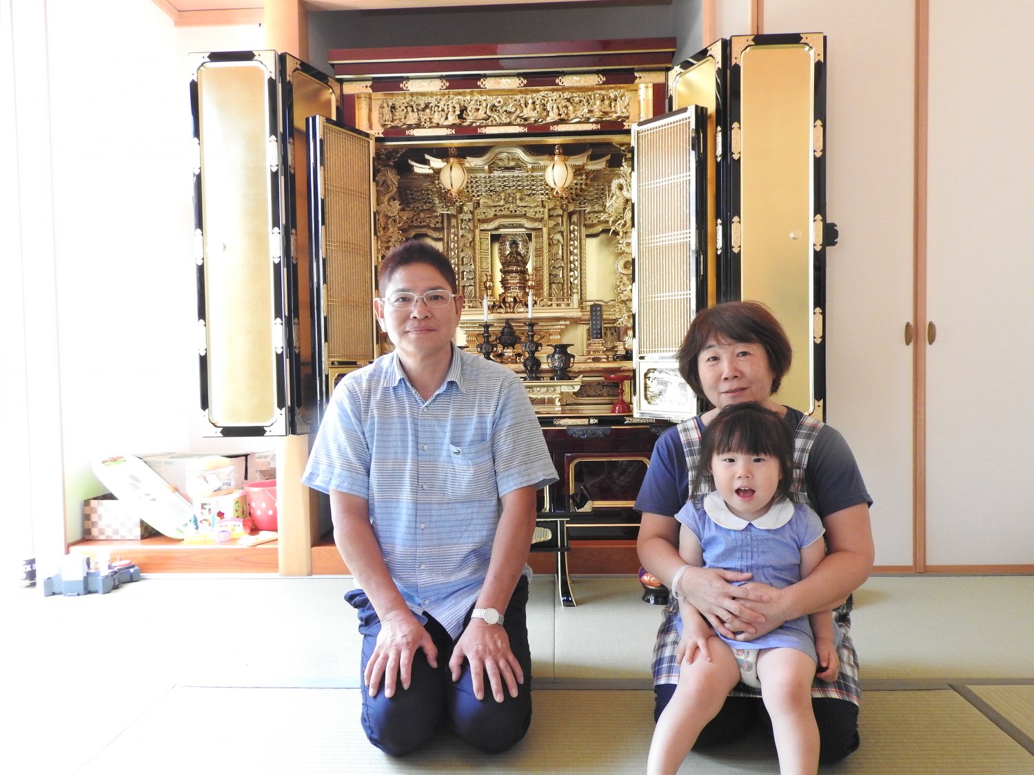 麗光堂のお客様 仏壇クリーニング完了後の記念写真