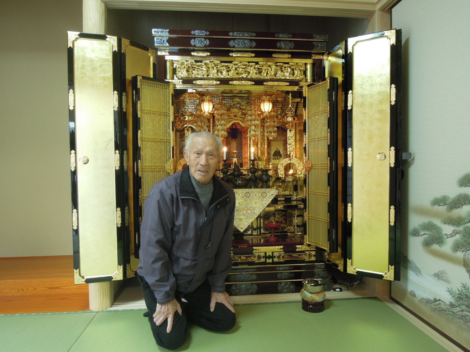 麗光堂のお客様 漆と金箔の修復に満足された記念写真